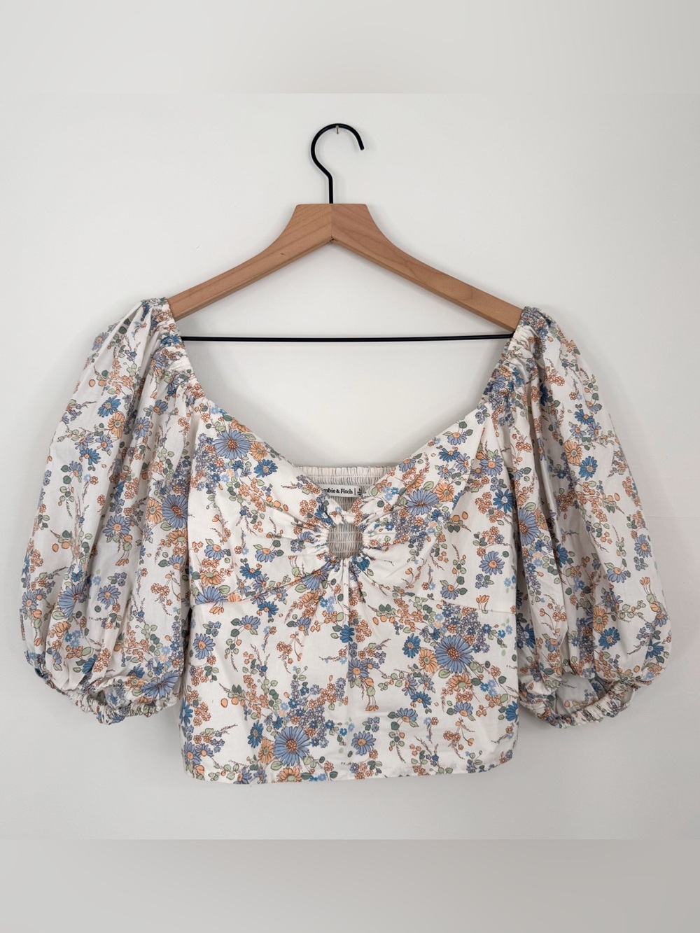 Abercrombie Floral White Puff Sleeve Top Size Medium 60% Cotton